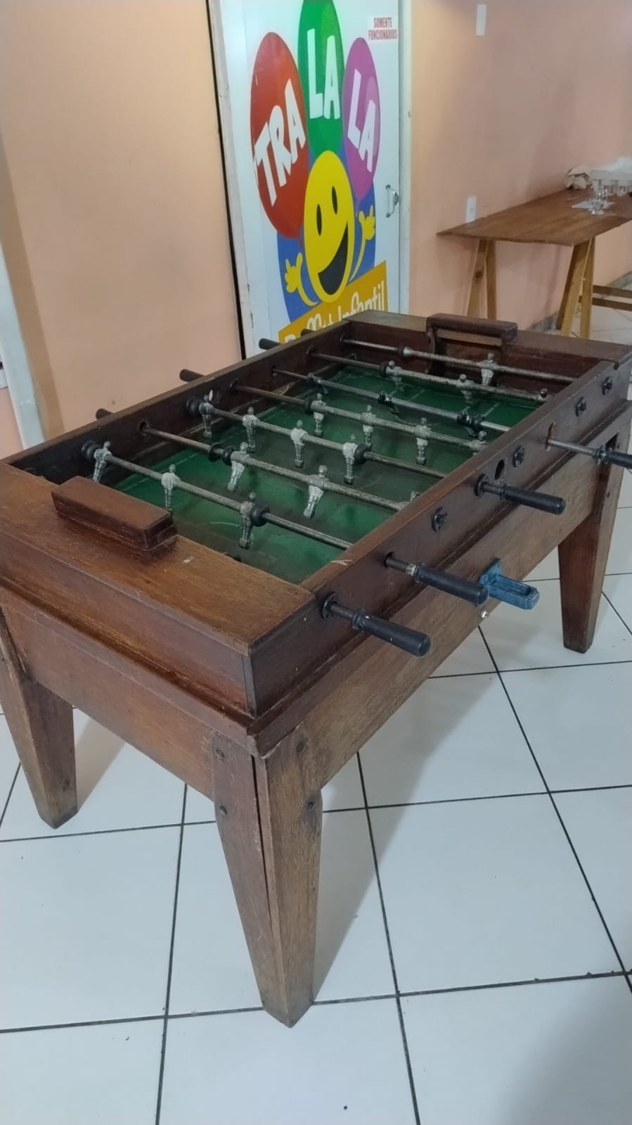 Mesa de pebolim disponível no espaço